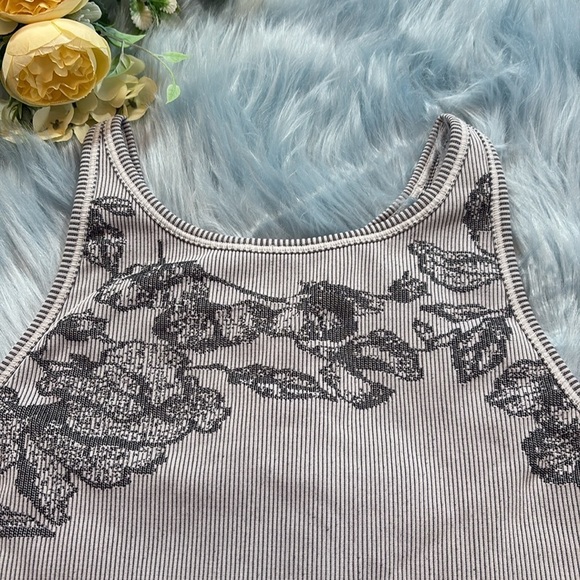 Athleta Aurora Seamless High Neck Crop Tank sz S - Picture 5 of 9